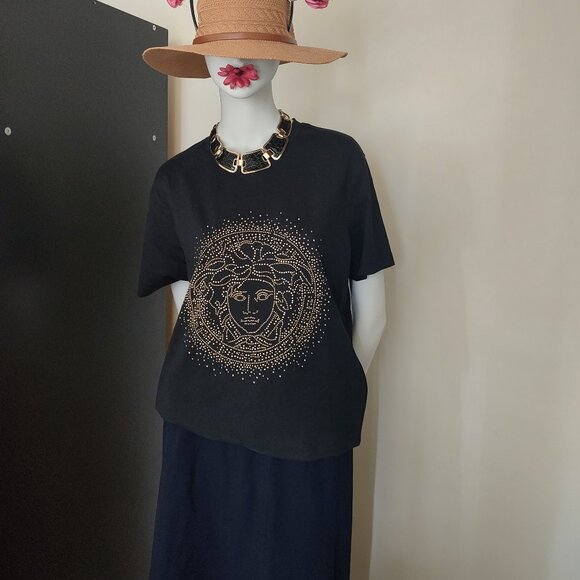Black T-shirt with studded head design - Picture 1 of 5